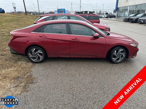 Used 2025 Hyundai Elantra SEL image 4