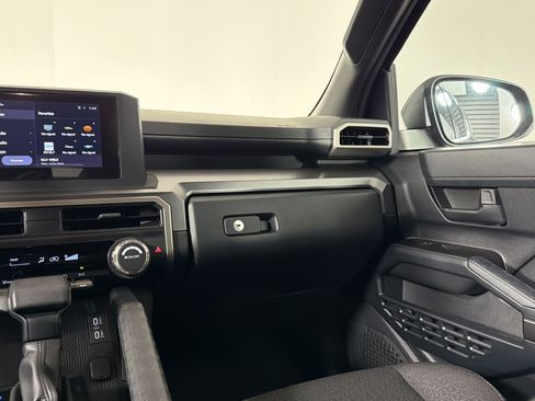 Used 2025 Toyota 4Runner SR5 AWD/4WD image 27