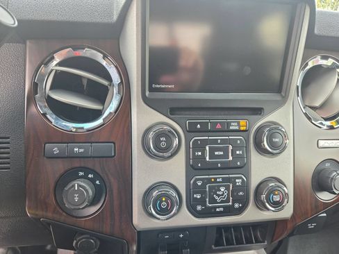 Used 2016 Ford F250 Lariat w/ Lariat Interior Package AWD/4WD image 26