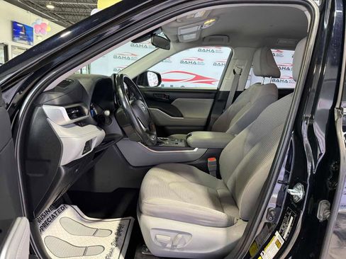 Used 2022 Toyota Highlander LE FWD image 26