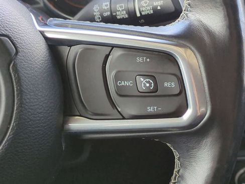 Used 2018 Jeep Wrangler Unlimited Sahara AWD/4WD image 24