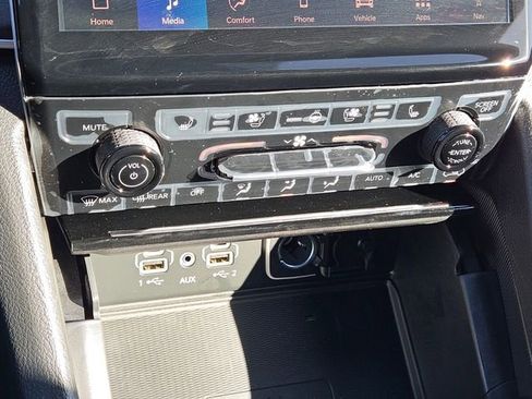 New 2025 Jeep Grand Cherokee Limited w/ Luxury Tech Group II RWD image 22