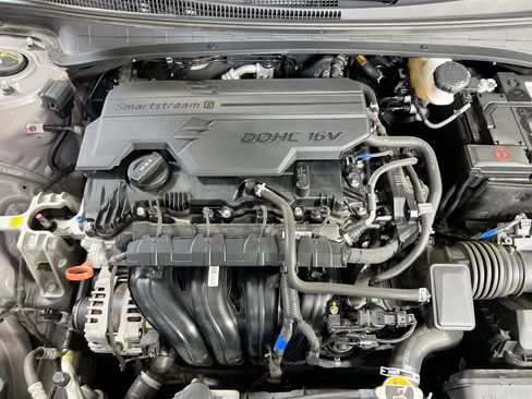 Used 2023 Hyundai Elantra Limited image 30