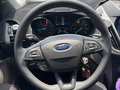 Used 2017 Ford Escape SE w/ Equipment Group 201A AWD/4WD image 2