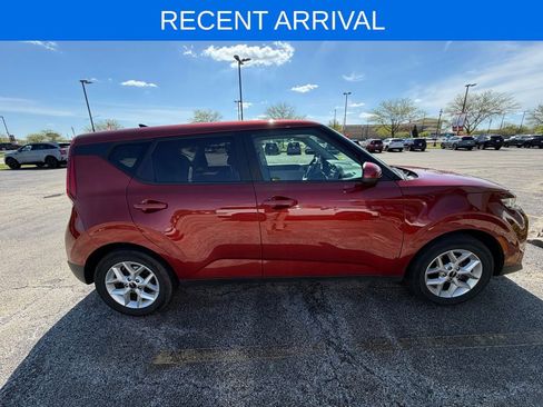 Used 2022 Kia Soul LX w/ Technology Package image 3