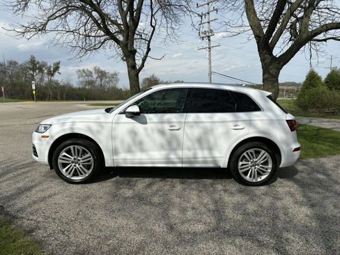 Used 2018 Audi Q5 2.0T Premium Plus w/ Premium Plus Package AWD/4WD image 2
