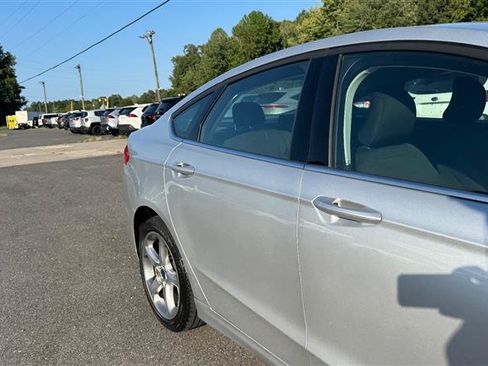 Used 2016 Ford Fusion SE AWD/4WD image 24