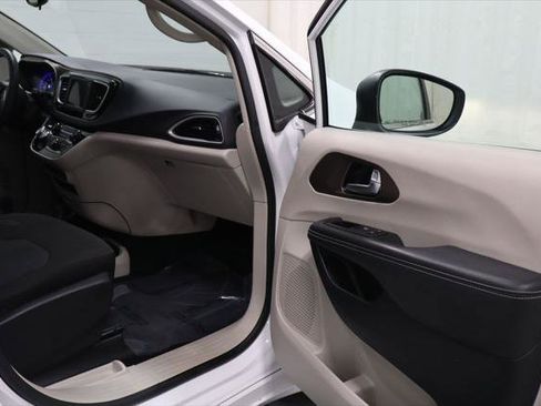 Certified 2023 Chrysler Voyager LX FWD image 16