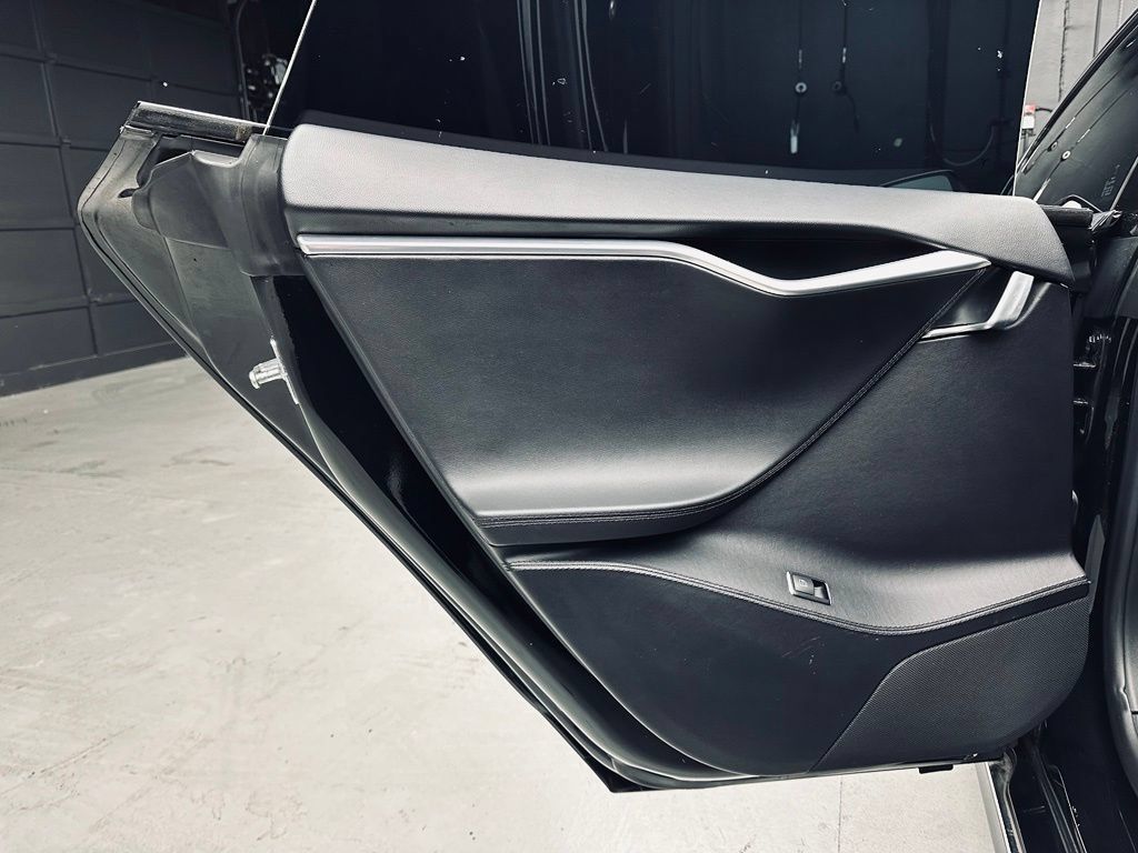Used 2013 Tesla Model S Performance RWD image 18