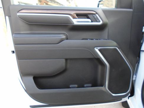 Used 2025 Chevrolet Silverado 1500 LT RWD image 28