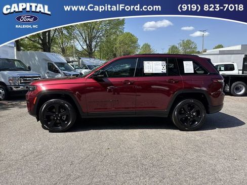 Used 2024 Jeep Grand Cherokee Altitude AWD/4WD image 5