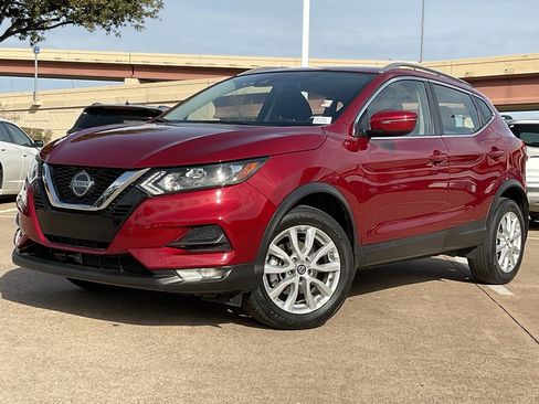 Used 2022 Nissan Rogue Sport SV image 2