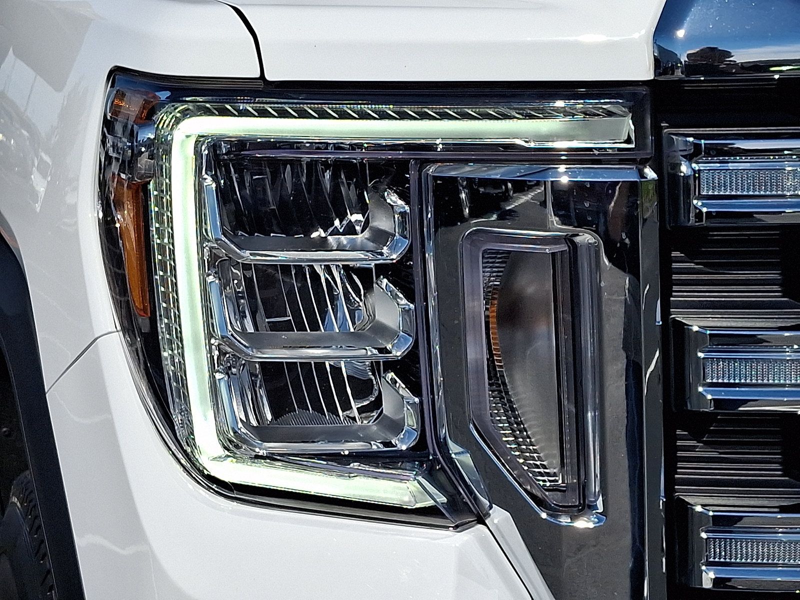 Used 2022 GMC Sierra 3500 SLE w/ SLE Value Package AWD/4WD image 9