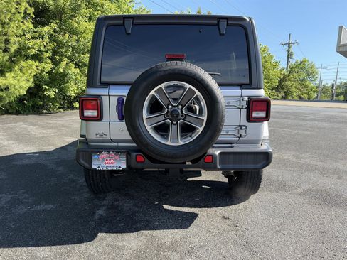 Used 2020 Jeep Wrangler Unlimited Sahara AWD/4WD image 16
