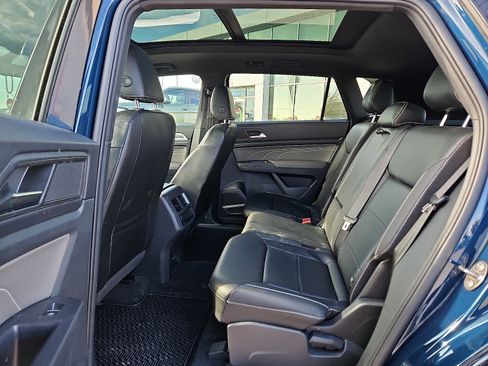 Certified 2022 Volkswagen Atlas Cross Sport SE w/ Panoramic Sunroof Package image 9