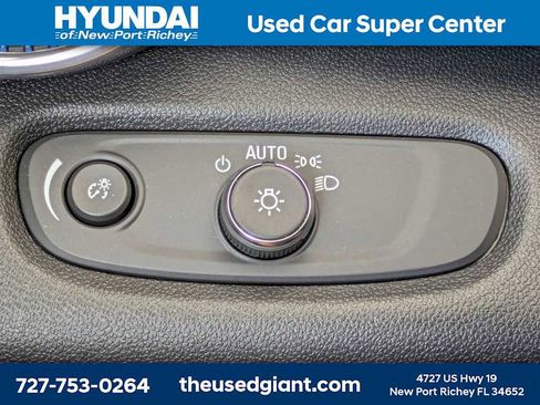 Used 2025 Chevrolet Trax LT FWD image 27