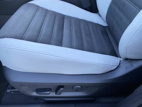 New 2026 Mitsubishi Outlander SE image 10