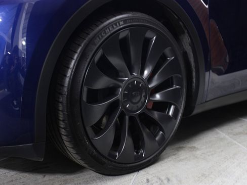 Used 2023 Tesla Model Y Long Range image 3