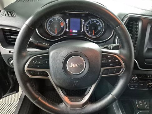 Used 2019 Jeep Cherokee Latitude w/ Cold Weather Group FWD image 11