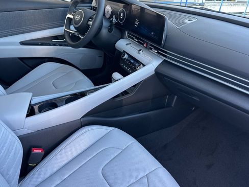 Used 2026 Hyundai Elantra Limited FWD image 18