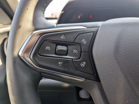 Used 2025 Chevrolet Trax LT w/ LT Convenience Package image 12