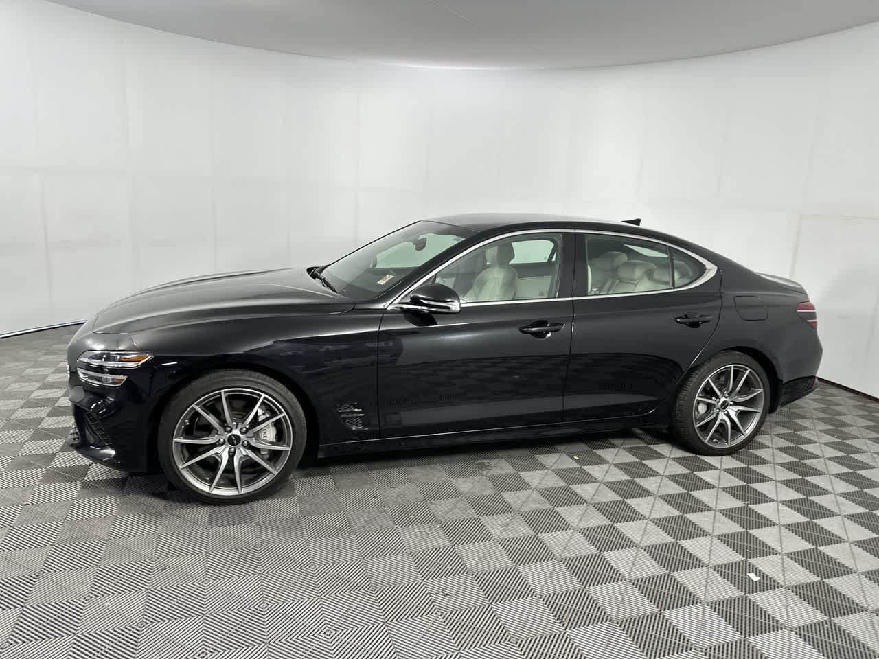 Used 2025 Genesis G70 2.5T RWD image 5