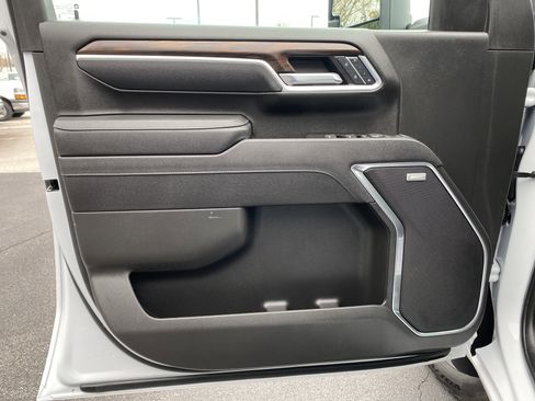 Used 2025 GMC Sierra 2500 SLT image 16