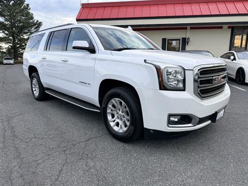 Used 2019 GMC Yukon XL SLT w/ Open Road Package AWD/4WD image 3