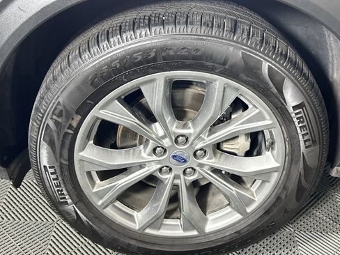 Used 2022 Ford Explorer XLT w/ Equipment Group 202A image 9