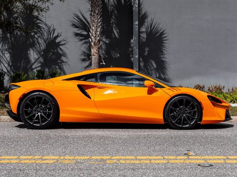 New 2026 McLaren Artura RWD image 4