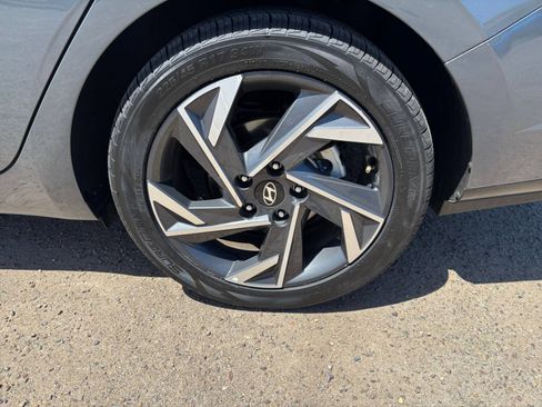 Used 2025 Hyundai Elantra Limited FWD image 32