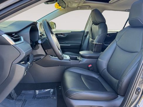 Used 2025 Toyota RAV4 XLE image 9