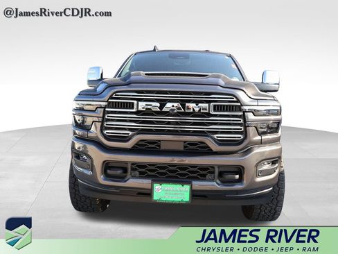 Used 2025 RAM 2500 Laramie w/ Sport Appearance Package AWD/4WD image 7