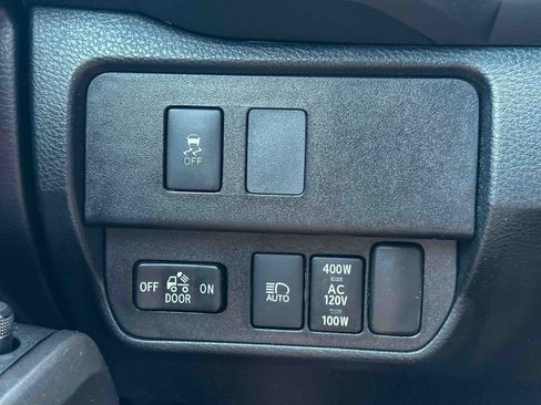 Used 2021 Toyota Tacoma TRD Sport AWD/4WD image 35