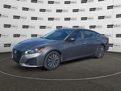 Used 2025 Nissan Altima 2.5 SV image 2