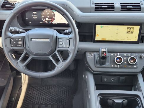 Used 2024 Land Rover Defender 110 X-Dynamic SE AWD/4WD image 27