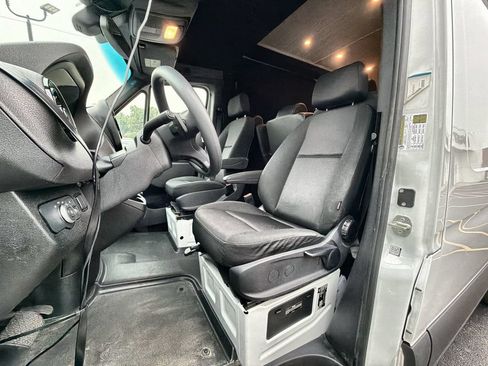 Used 2023 Mercedes-Benz Sprinter 1500 image 13