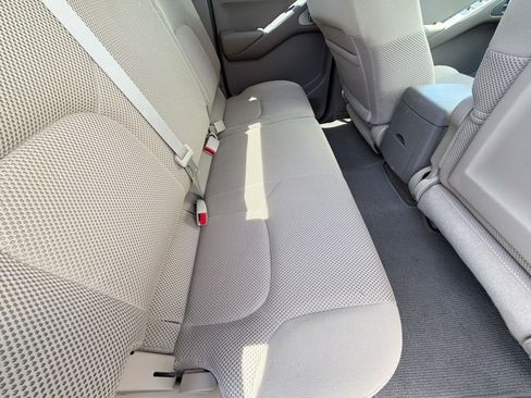 Used 2010 Nissan Frontier SE RWD image 28