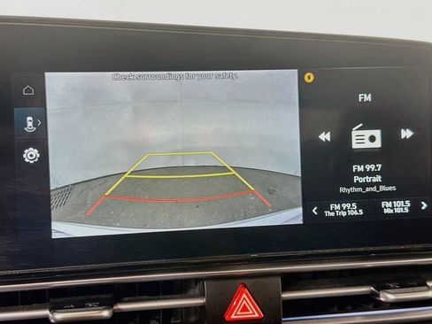 Used 2025 Hyundai Elantra SEL FWD image 10