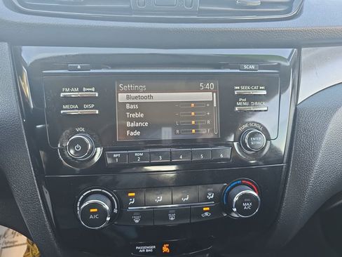 Used 2018 Nissan Rogue Sport S image 19