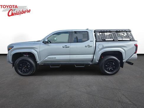 Used 2025 Toyota Tacoma SR5 AWD/4WD image 8