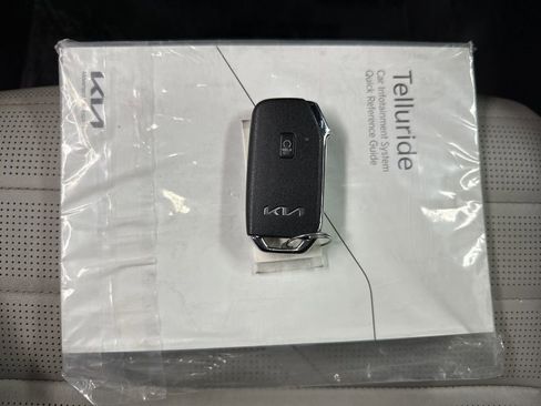 Used 2022 Kia Telluride SX w/ SX Prestige Package image 43