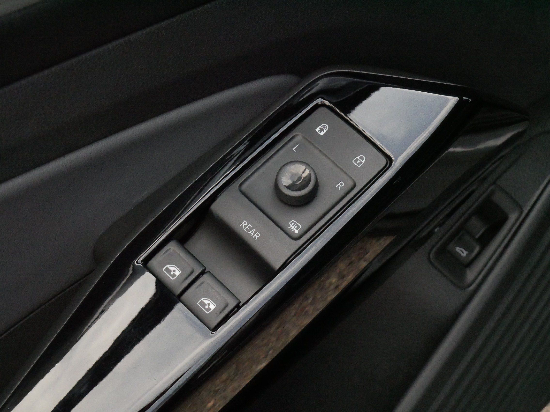 Certified 2023 Volkswagen ID.4 Pro S AWD/4WD image 20