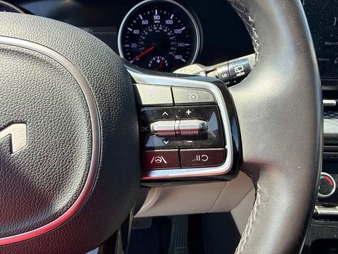 Used 2024 Kia Carnival LX FWD image 30