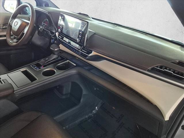 Used 2024 Toyota Sienna Platinum AWD/4WD image 25