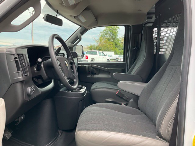 Used 2025 Chevrolet Express 2500 w/ Driver Convenience Package RWD image 2