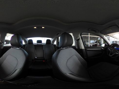 Used 2025 Volkswagen Jetta SE image 42