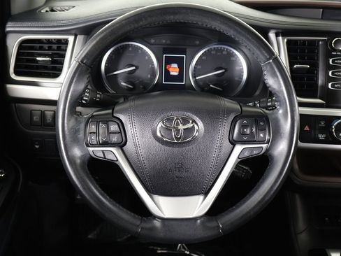Used 2019 Toyota Highlander XLE AWD/4WD image 44