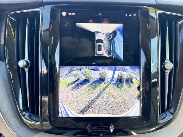 Certified 2024 Volvo XC60 B5 Plus w/ Protection Package Premier AWD/4WD image 28