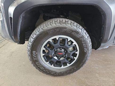 Used 2024 Toyota Tacoma TRD Off-Road AWD/4WD image 19